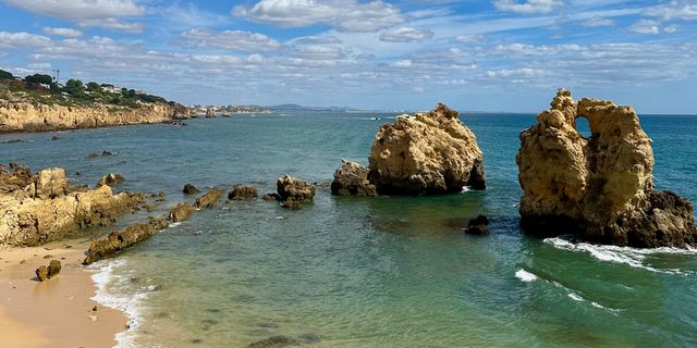 Praia dos Arrifes - The best snorkelling cove near Albufeira, sheltered by weathered limestone