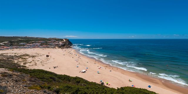 Praia de Monte Clérigo - A Costa Vicentina family beach with a village right on the sand