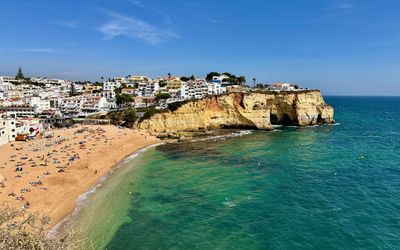 View of Praia do Carvoeiro looking east towards the clifftop boardwalk and Algar Seco