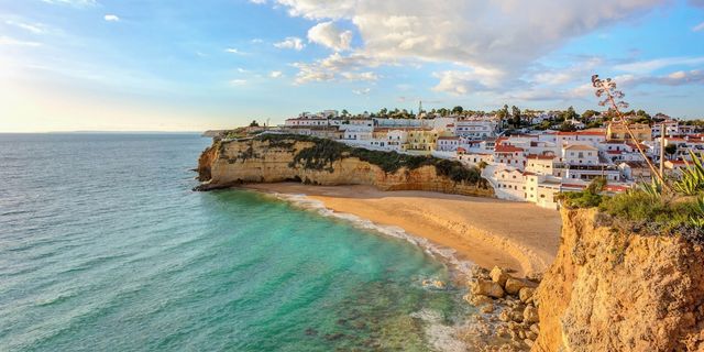 Praia do Carvoeiro - Golden sand between golden cliffs, at the foot of a village that kept its soul