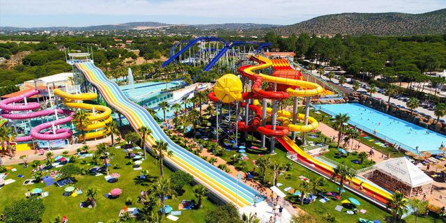 Aquashow - The Algarve's largest water park with roller coaster and animal shows
