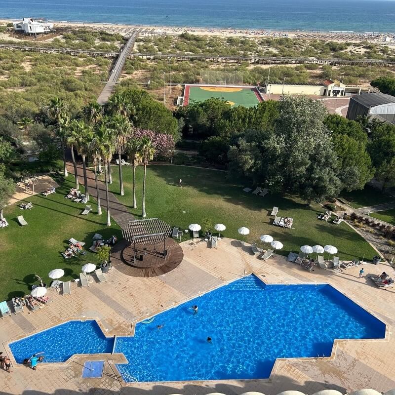 Ozadi Altura Beach Resort